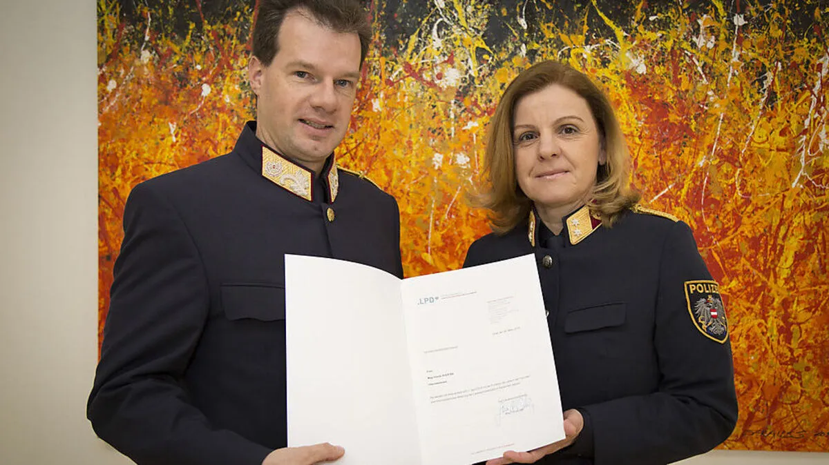 Landespolizeidirektor Gerald Ortner mit Ursula Auer, neue Leiterin der FGA