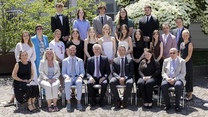 Die frischgebackenen Absolventen der Klasse 5AJ der HAK/HAS Leibnitz