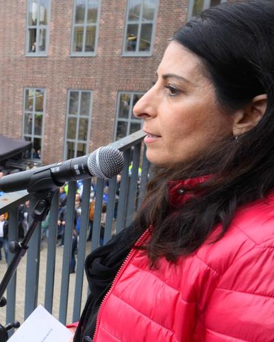 Daniela Cavallo am Montag vor versammelter Mannschaft in Wolfsburg