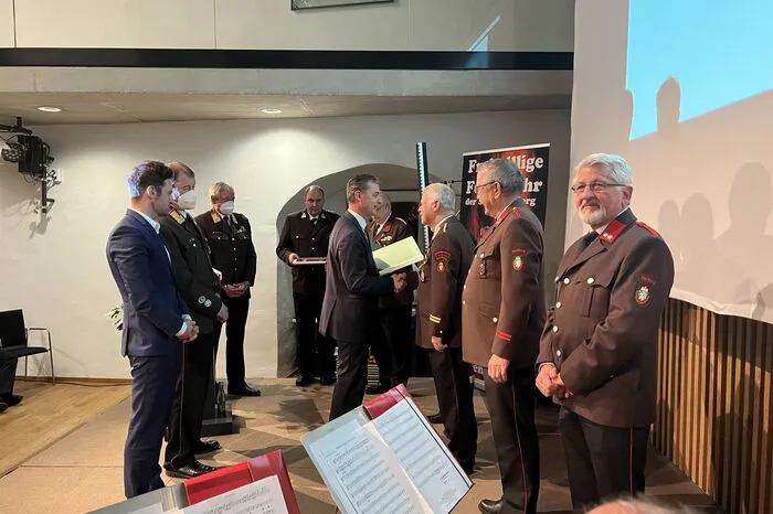 Ehrungen für verdiente Mitglieder der Freiwilligen Feuerwehr Hartberg.