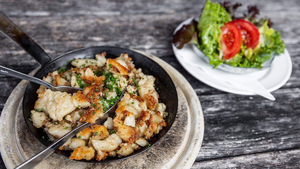 Am besten schmecken sie gleich in der Pfanne und mit einem grünen Salat.