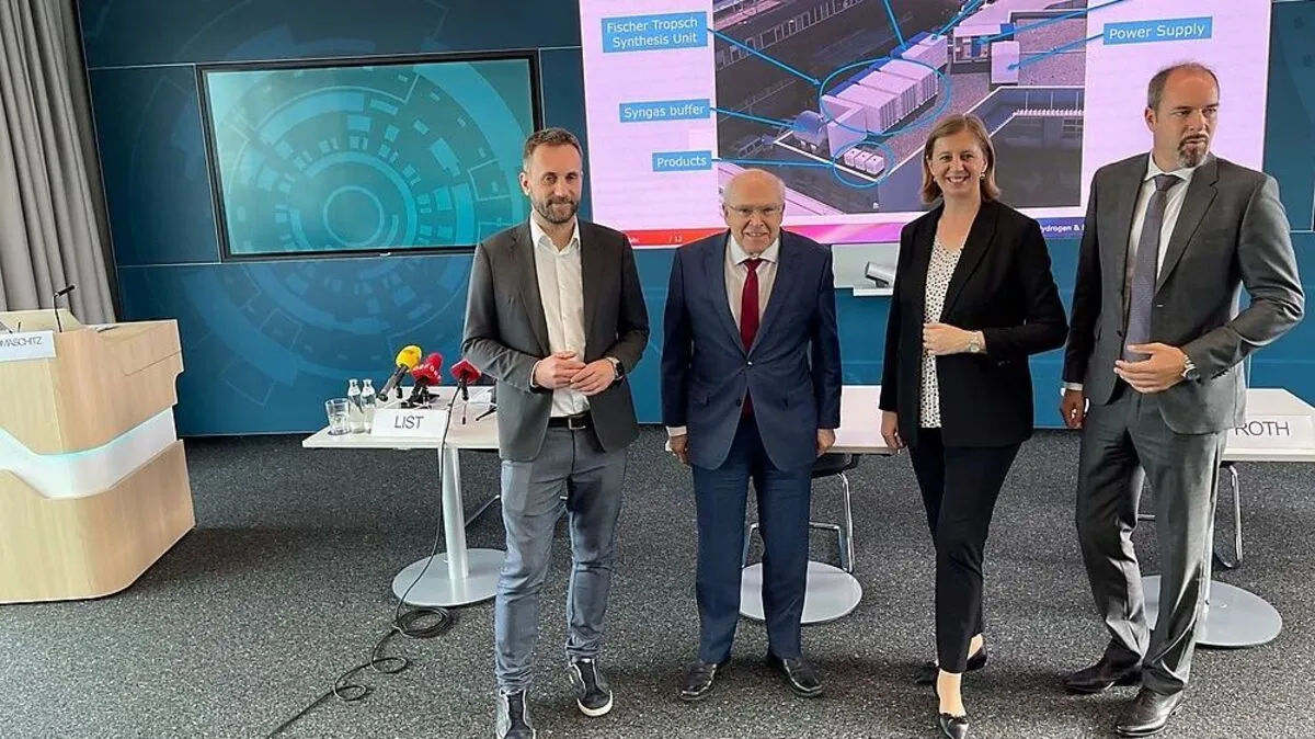 Starke Allianz: DI Jürgen Rechberger (AVL List GmbH), Prof. Helmut List (CEO AVL List GmbH), MMag.a Barbara Eibinger-Miedl (Wirtschaftslandesrätin Steiermark) und Mag. Jürgen Roth (Fachverbandsobmann Energiehandel WKO und Vorstandsvorsitzender der eFuel Alliance Österreich)