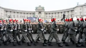 Was halten Sie von einer Verlängerung des Wehrdienstes?