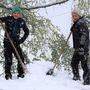 Pauli und Bastian schaufelten heute in Wald am Schoberpass Schnee