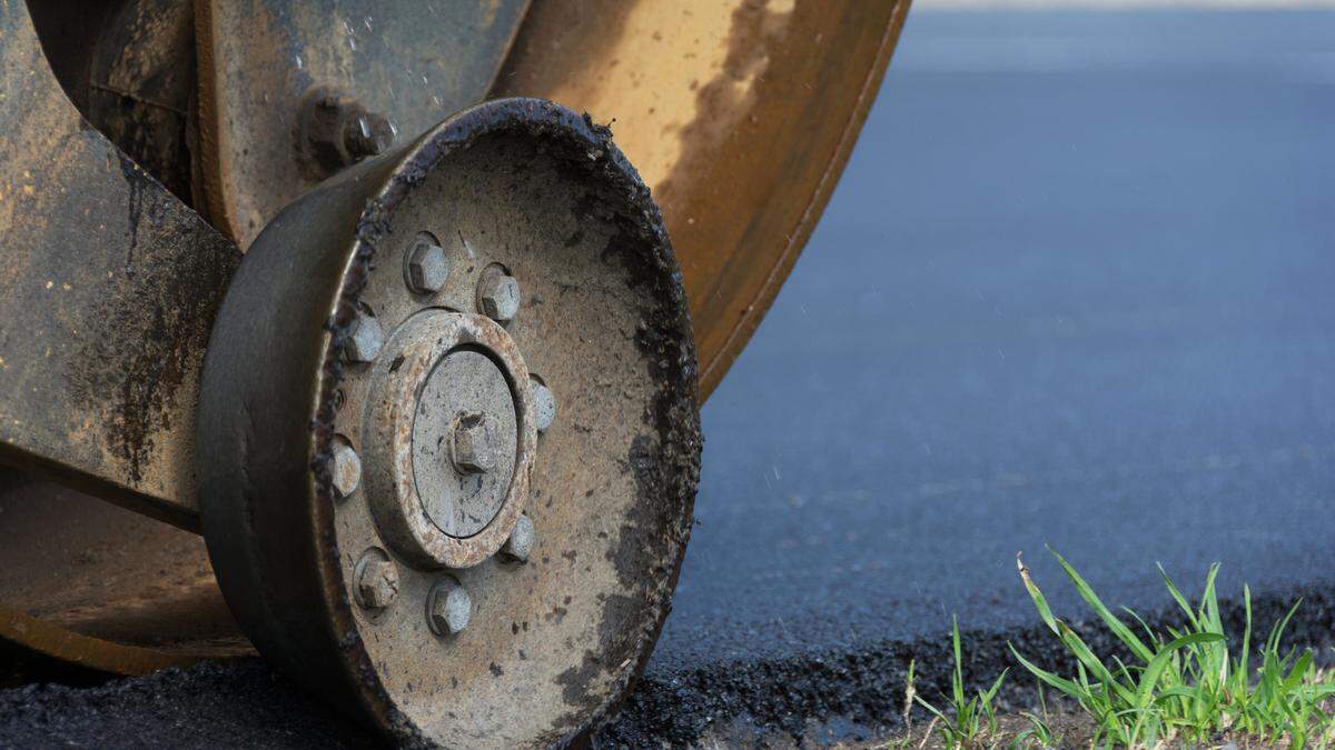 Die Straße wird ab morgen saniert