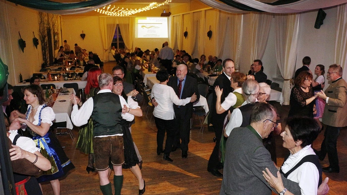 Seit mehr als drei Jahrzehnten gibt es den Steirerball der Volkstanzgruppe und Schuhplattlergruppe Burgau.