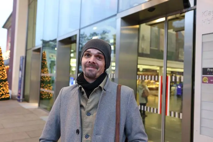 Andreas Papesch aus Klagenfurt kann die Eisenbahner verstehen: "Streiks sind durchaus gut, wenn man sich für mehr Gehalt einsetzen möchte."