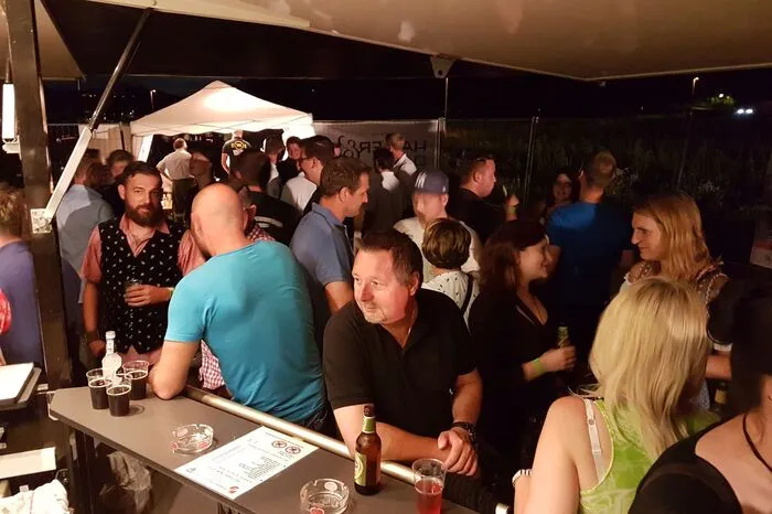 Der Samstag stand im Fokus eines klassischen Zeltfestes mit musikalischer Untermalung der "Kärntner Buam", die den Gästen ordentlich einheizten.