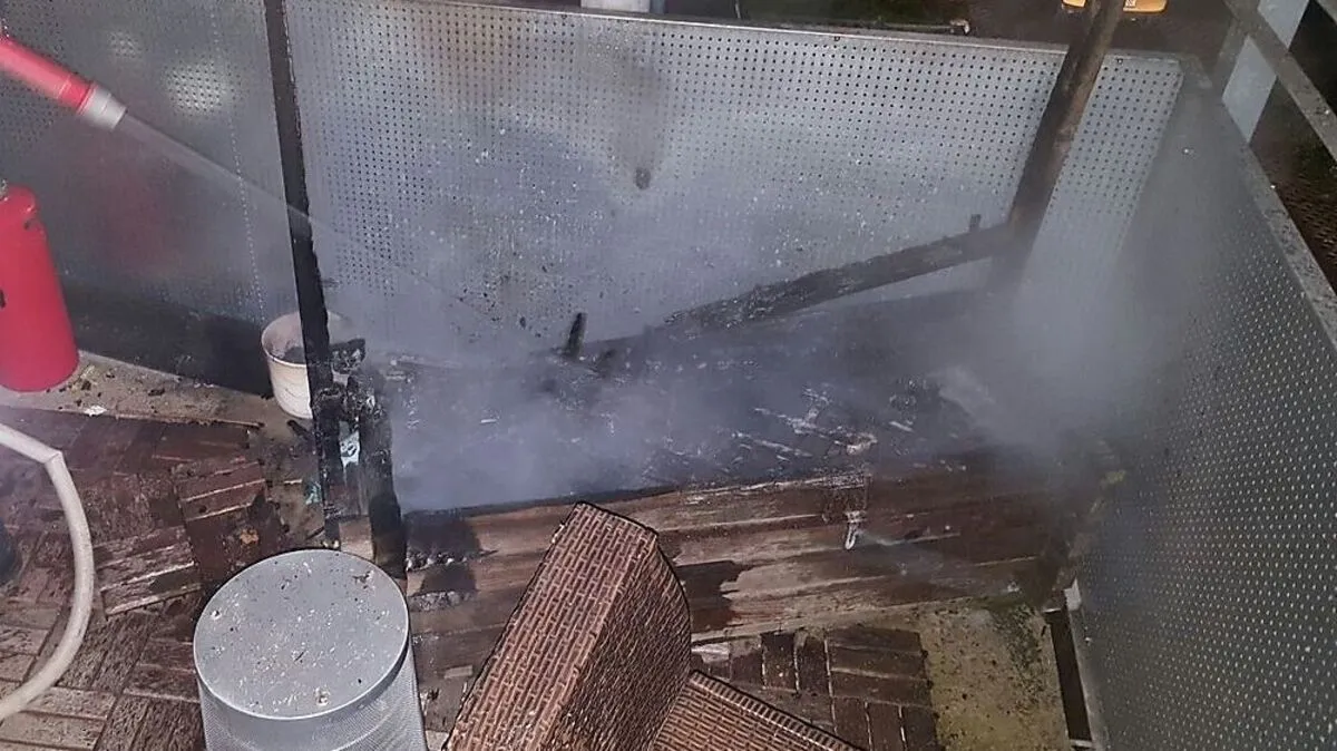 Der Balkonbrand konnte vom Mieter selbst gelöscht werden