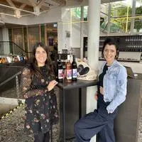 Winzerin Anne Hütter-Grießbacher von den Weinblüten (l.) hat den Kontakt zu Sarah Bauernhofer von „Von Mama zu Mama“ aufgenommen. Die heurige „Cuvée Charité“-Aktion des Winzerinnen-Vereins kommt der Initiative zugute