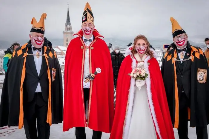 Faschingskanzler Karl Glanznig, Prinz Fidelius LXVI (Thomas Matschnig), Prinzessin Larissa I. (Larissa Ouschan) und Prinzenbetreuer Christian Thoman (von links)