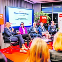 Angeregte Diskussion (v.l.): Veronika Rabl (REWE Group), Mariana Kühnel (WKO), Moderator Klaus Höfler, Christian Moser (Niceshops), Christoph Monschein (Edenred)