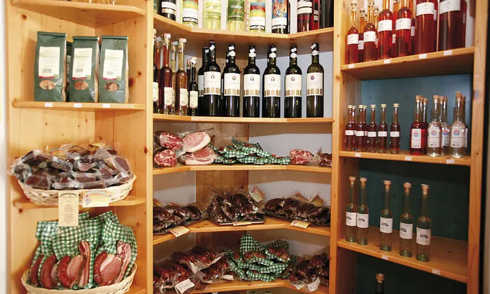 Einfach gut: Spezialitäten vom Hirschwürstel bis zu Bio-Eier 