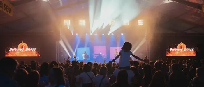 Beste Stimmung  beim letzten Burning Brass Festival 2023 in St. Gallen. Heuer gibt es kein Zelt, sondern zwei Freiluftbühnen und eine Magic Sky-Überdachung