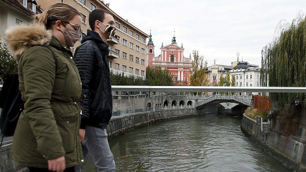 Sich frei zu bewegen wird im Raum Ljubljana nur mit der Corona-App möglich, Rechtsexperten bezweifeln die Regelung