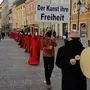 Kunstdemo durch die Klagenfurter Innenstadt
