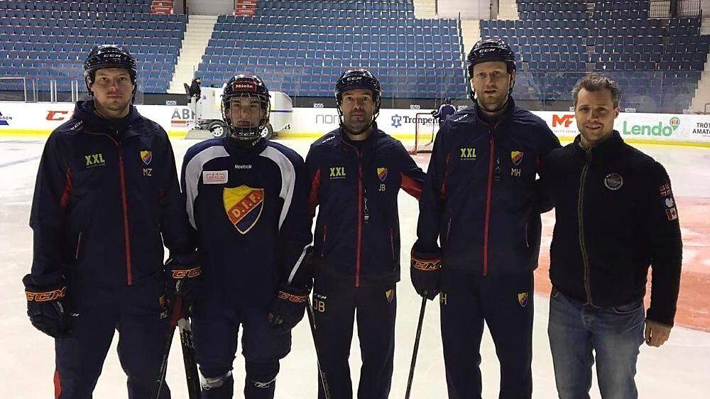 Johannes Reichel (re.) mit Nachwuchstrainern von Djurgarden Hockey