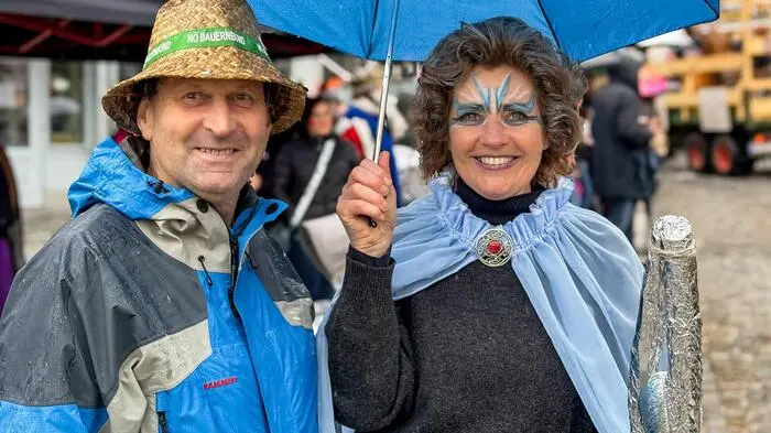 Kostümiert waren die Besucher vom Faschingsumzug