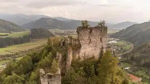 Die Burgruine Kaisersberg steht zum Kauf: Burgherr Peter Mayer möchte sich zurückziehen