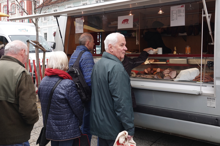 ..aber auch Fleisch, Geselchtes oder auch Spezialitäten wie Erdäpfelwurst...