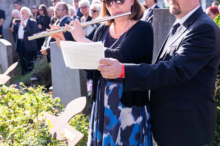 Die steirische Caritas-Direktorin Nora Tödtling-Musenbichler spielte auf Puchers Wunsch "Amazing Grace" auf der Querflöte