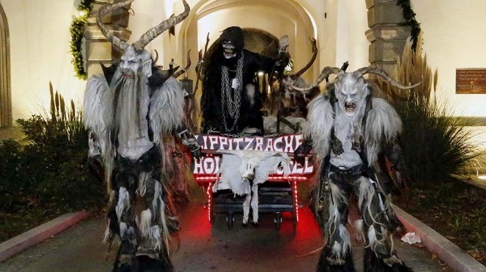 Fest in der Hand grimmiger Gesellen und finsterer Gestalten zeigte sich Innenstadt von Fürstenfeld.
