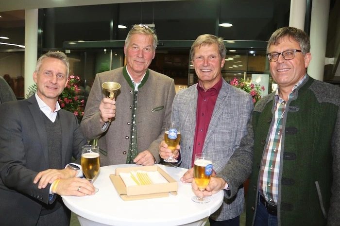 Mitgefeiert haben unter vielen anderen Altbürgermeister Johann Weiglhofer aus Pöllauberg, der Friedberger Bürgermeister Wolfgang Zingl und der LAbg. Lukas Schnitzer.