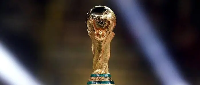 Wer gewinnt am 19. Juli das WM-Finale und streckt diesen Pokal in die Höhe? 