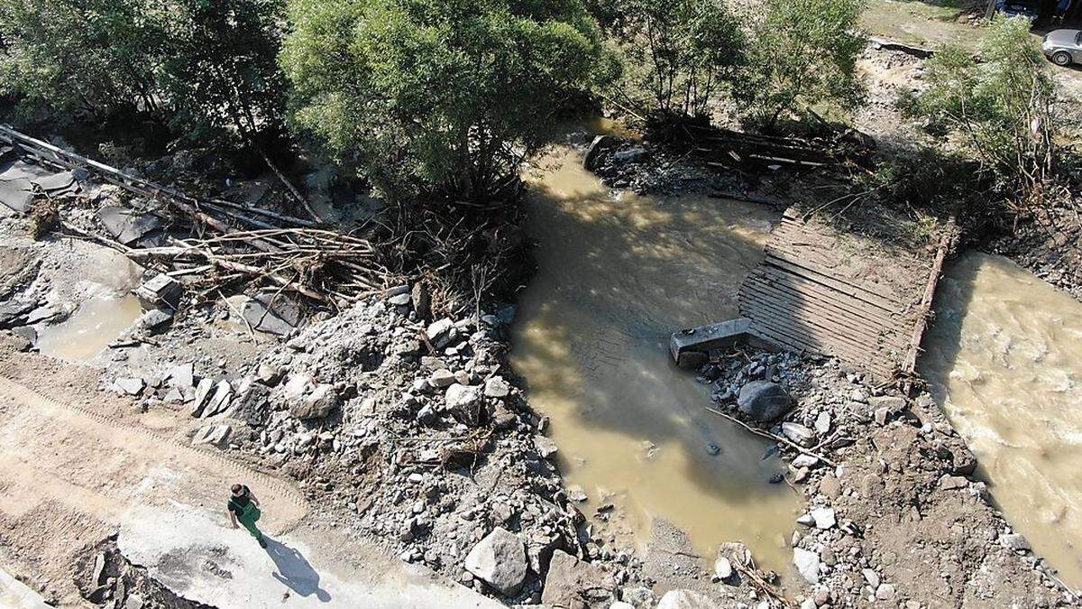 Das ist alles, was der Hirschbach von der B72 in Ratten übrig gelassen hat