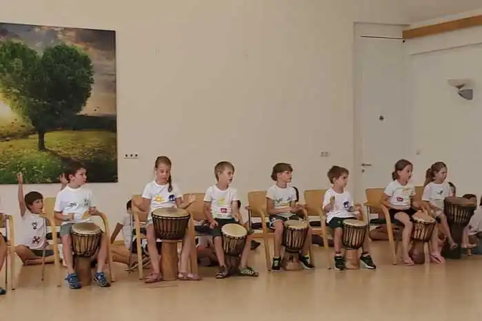 Den Kindern wurde versucht bewusst zu machen, dass es zwar verschiedene Kontinente, Länder und Kulturen gibt, aber nur eine Welt, auf der wir Menschen alle gemeinsam leben.
