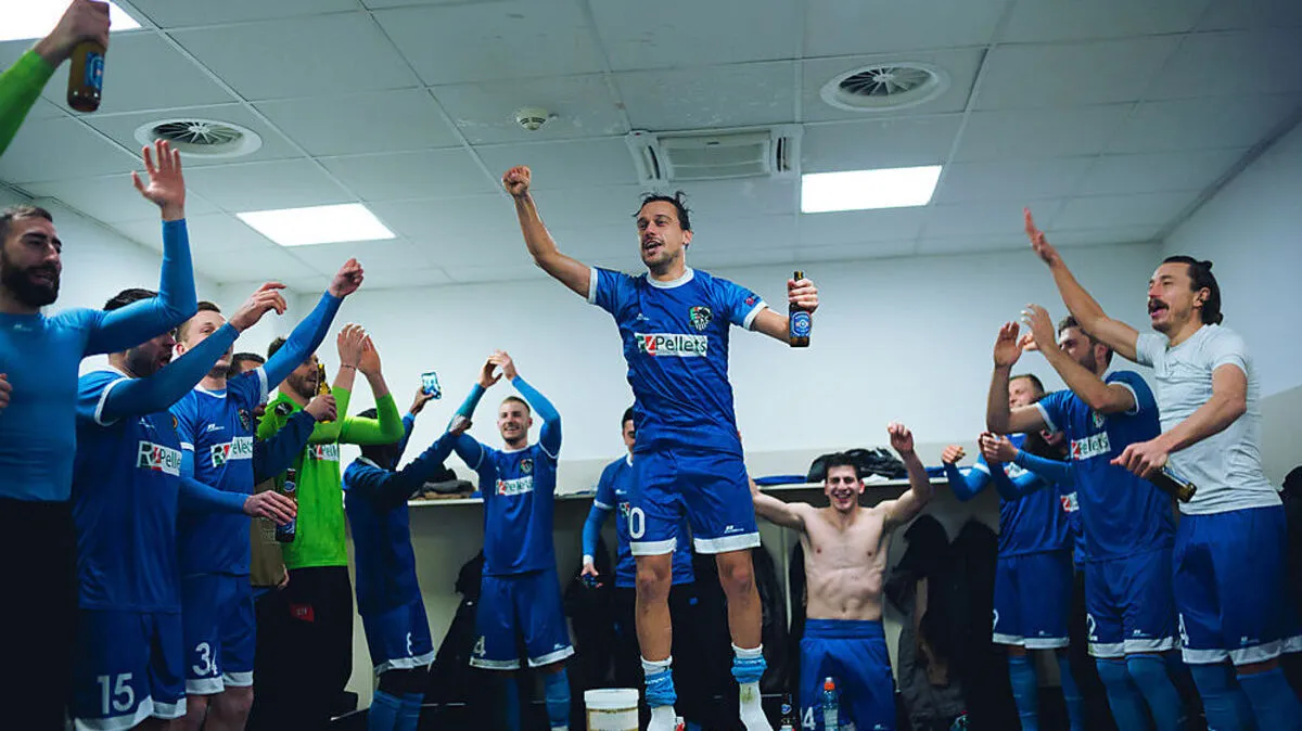 Kapitän Liendl stimmte die Gesänge in der Kabine an