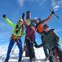 Bernhard Kaut (Dritter von links) und sein Team feierten Gipfelsieg am Großglockner