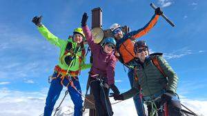 Bernhard Kaut (Dritter von links) und sein Team feierten Gipfelsieg am Großglockner