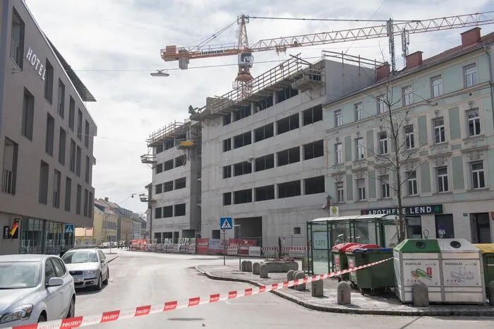 ...entdeckt wurde sie auf einer Baustelle in der Wiener Straße 13 ...