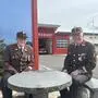Roman Gombotz (l.), Jahrgang 1937, und Oswald Egger, Jahrgang 1935, sind als Jugendliche in die Freiwillige Feuerwehr Hallersdorf eingetreten