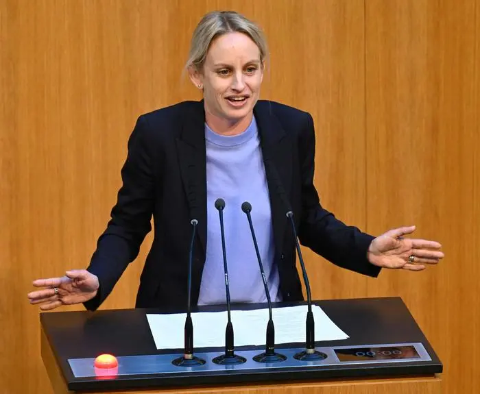 ABD0140_20240515 - WIEN - ÖSTERREICH: Michaela Schmidt (SPÖ) am Mittwoch, 15. Mai 2024, im Rahmen einer Nationalratssitzung im Parlament in Wien. - FOTO: APA/HELMUT FOHRINGER
