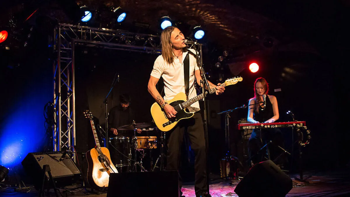 Frontman Georg Altziebler, Keyboarderin Heike Binder und Schlagzeuger Felix Krüger bei ihrem Auftritt in Gleisdorf