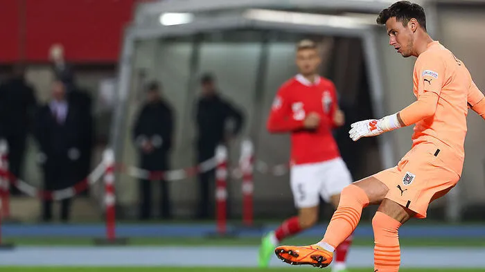Gleich der erste Schuss auf das Tor war ein Gegentor. Lange ungeprüft. Hatte erst gegen Ende der ersten Hälfte zu tun. Er war zu Beginn unsicher mit dem Fuß – das besserte sich.