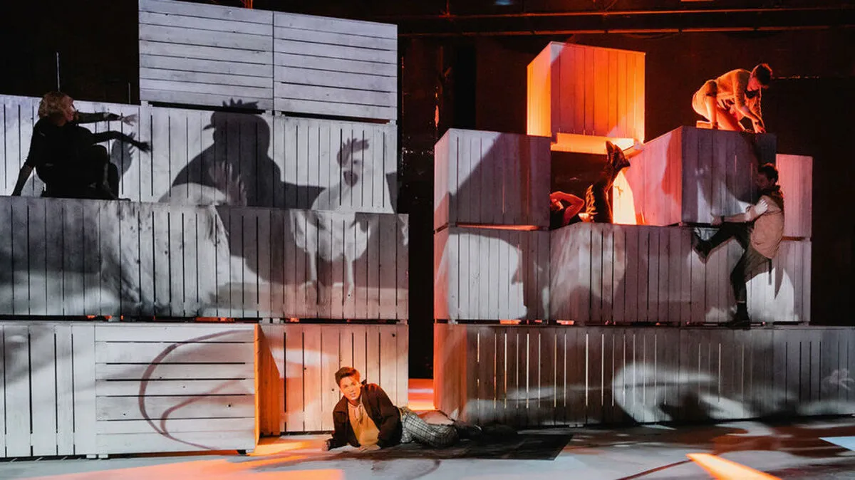 "Die rote Zora und ihre Bande" ist ein Roman von Kurt Held - ein Klassiker der Jugend- und Abenteuerliteratur.