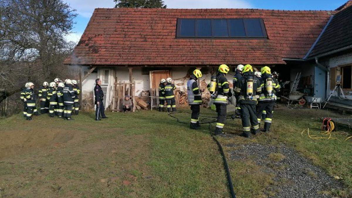 Im Nebengebäude eines Einfamilienhauses in Lichendorf kam es zu einem Glimmerbrand