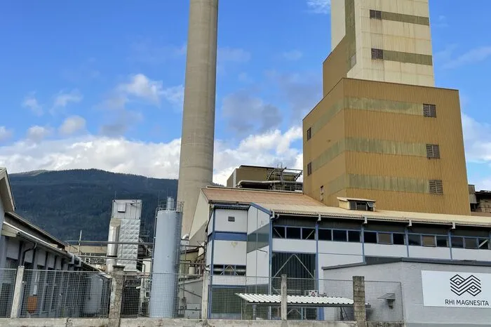 Ansichten des sehr großen RHI-Magnesita-Werkes in Trieben