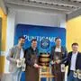 Bürgermeister Daniel Kos mit Vertretern der Brau Union beim Bieranstich zur Eröffnung