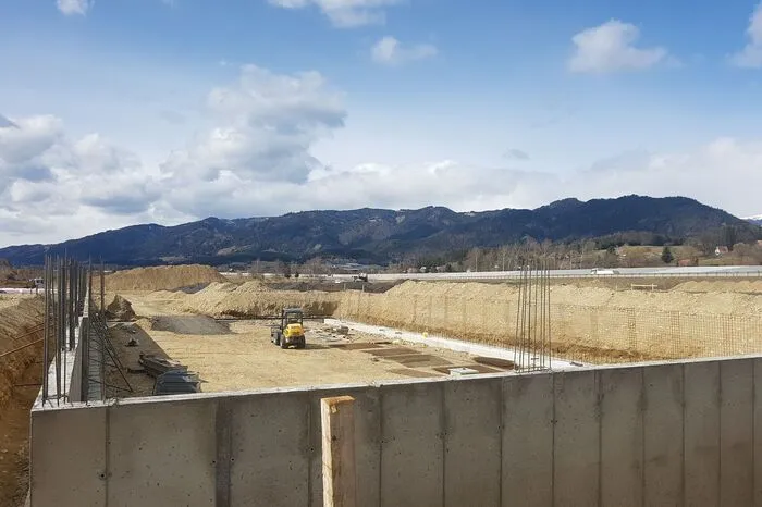 Klicken Sie sich durch die Bilder der Baustelle!