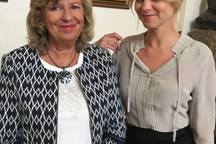 Auch Hilde Dalik (rechts), am Foto mit Redakteurin Andrea Kratzer...