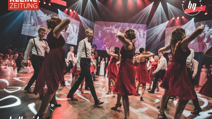 Am 16. November feierten die Maturanten des Borg Dreierschützengasse in der Helmut List Halle unter dem Motto „Golden Masquerade – glamour of the past“ einen wunderbaren Maturaball.