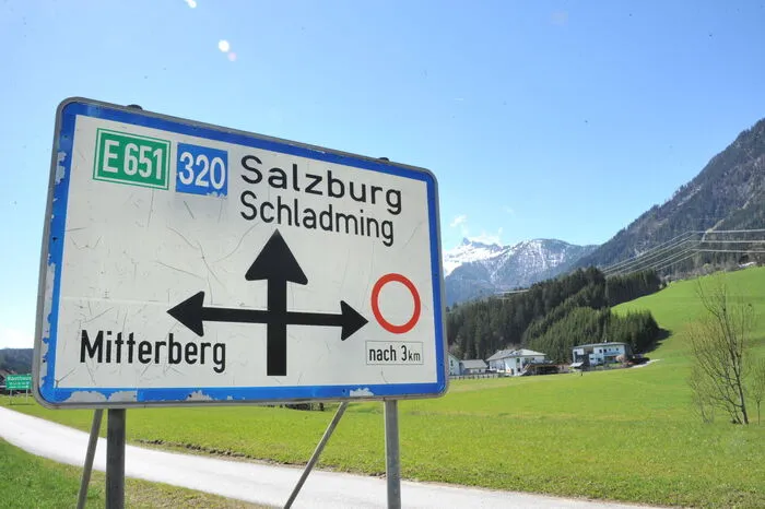 Wegweiser auf der B 320: Sperre von der Ennstaler Seite aus