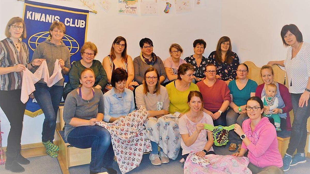 Fleißige Näherinnen der Kleidung für die Frühchen der Neonatologie im LKH Hochsteiermark in Leoben