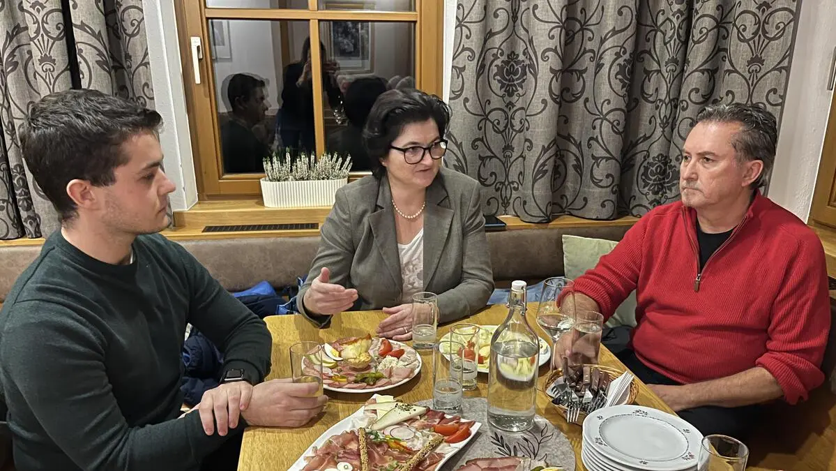 Matthias Novacek, Julia Fandler und Werner Resch diskutierten bei einer Stammtischrunde der Kleinen Zeitung