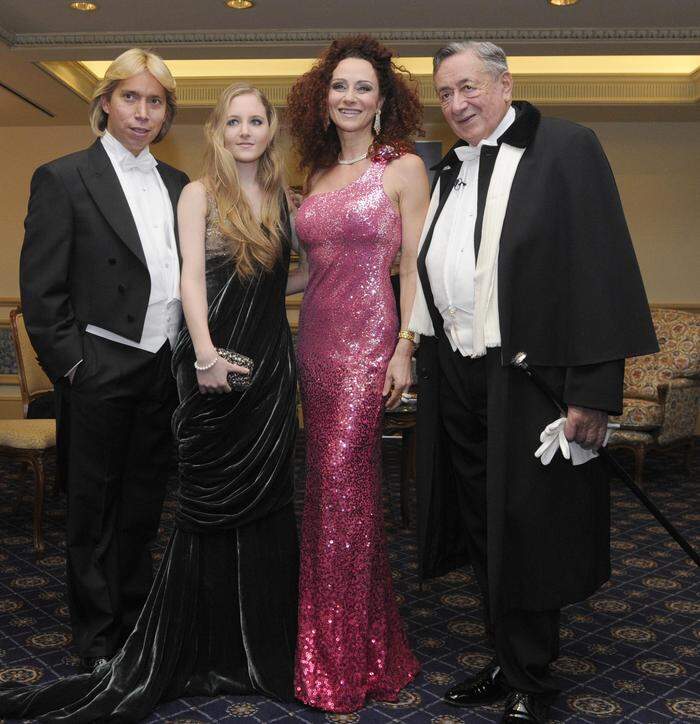 Die Lugners | Helmut Werner war einst mit Jacueline liiert, Tochter Jacqueline, Ex-Frau Christina Lugner (‚Mausi‘) und Baumeister Richhard Lugner 2013 auf dem Opernball