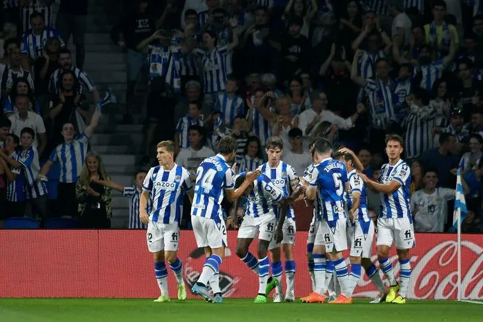 Postwendend folgte die Ernüchterung: Sociedads schwedischer Angreifer Alexander Isak lupfte den Ball nur fünf Minuten später zum Ausgleich ins Tor.